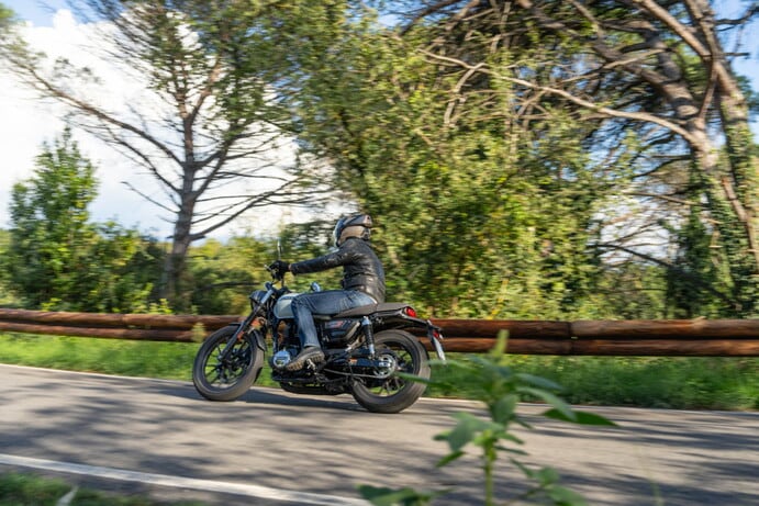 Test, Honda GB 350S: le foto della prova 