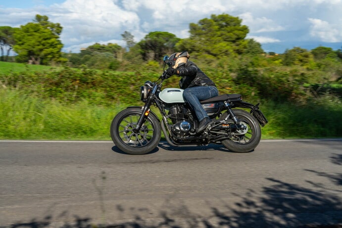 Test, Honda GB 350S: le foto della prova 