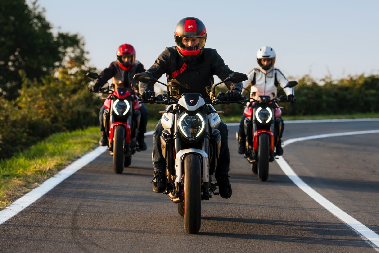 Ducati Monster 2026: le foto