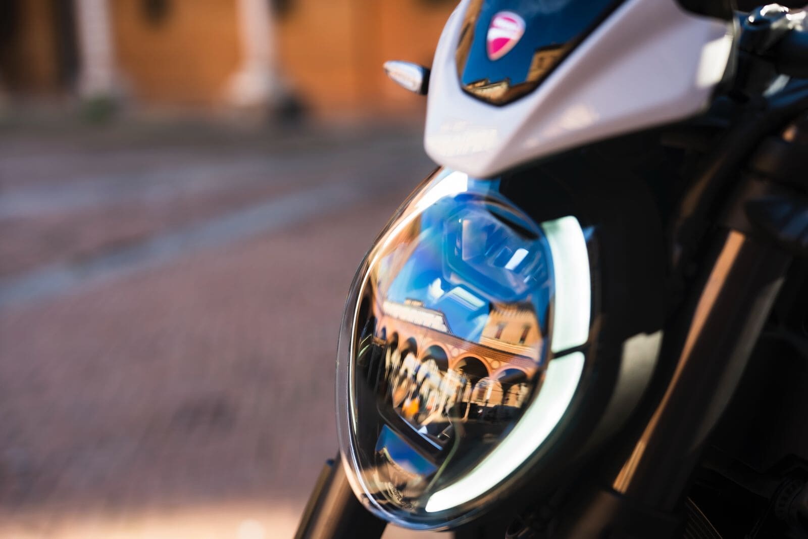 Ducati Monster 2026: le foto