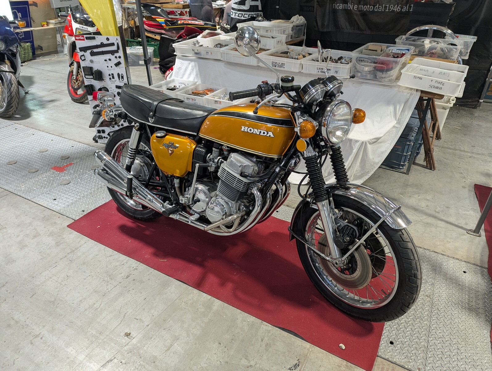 Auto e Moto d'Epoca 2025: le foto live dell'evento