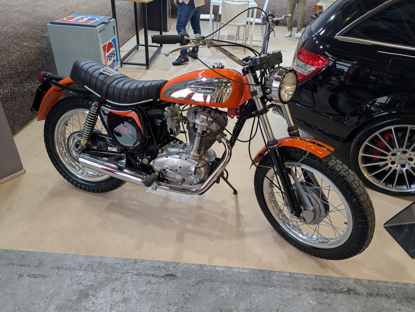 Auto e Moto d'Epoca 2025: le foto live dell'evento