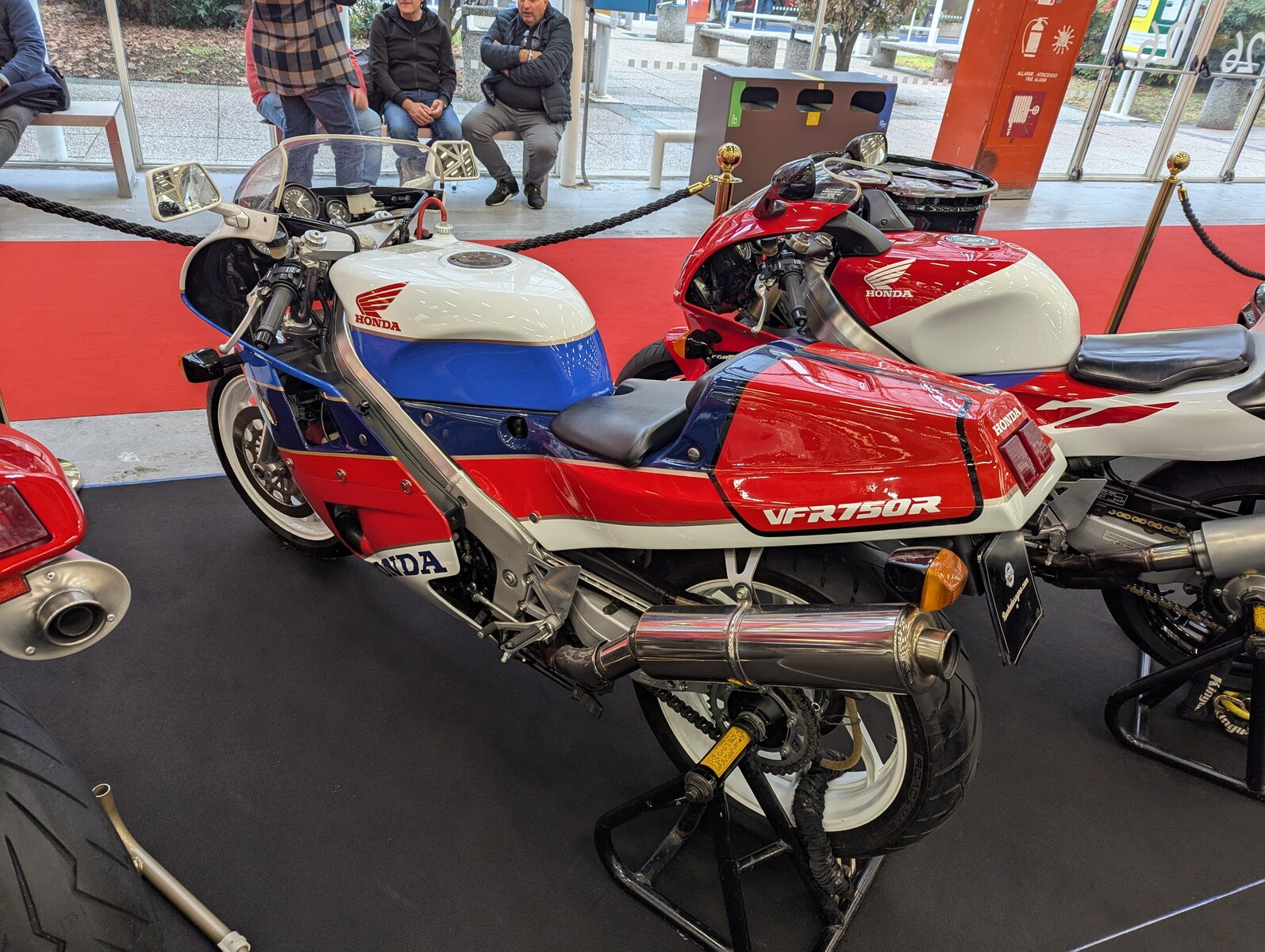 Auto e Moto d'Epoca 2025: le foto live dell'evento