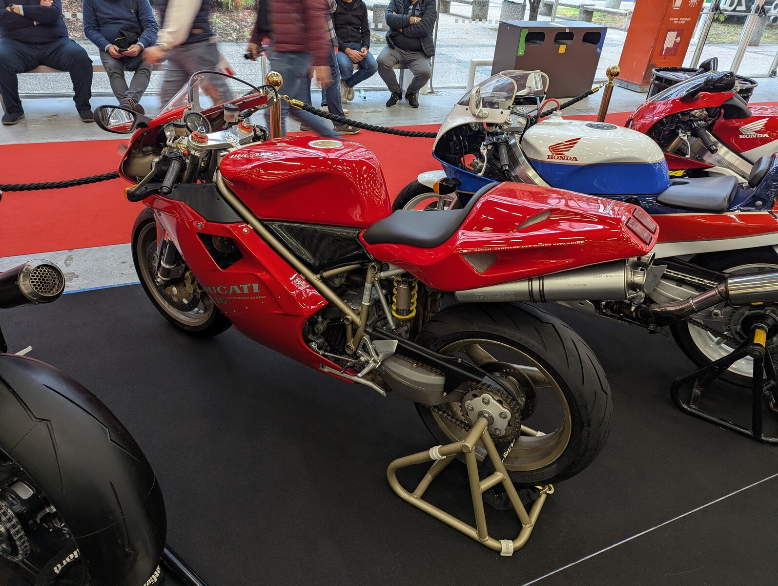 Auto e Moto d'Epoca 2025: le foto live dell'evento