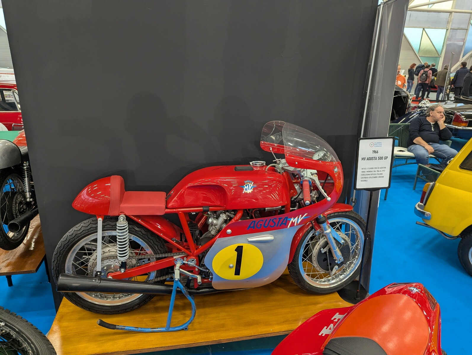 Auto e Moto d'Epoca 2025: le foto live dell'evento