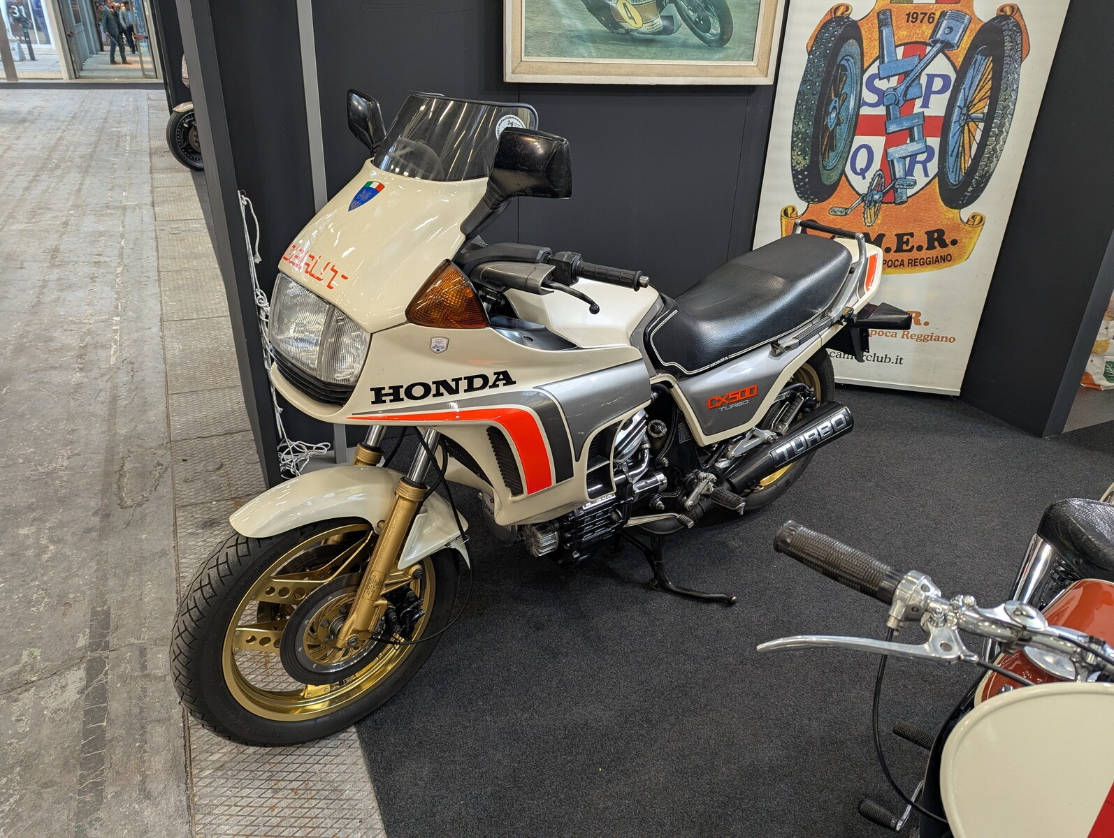 Auto e Moto d'Epoca 2025: le foto live dell'evento