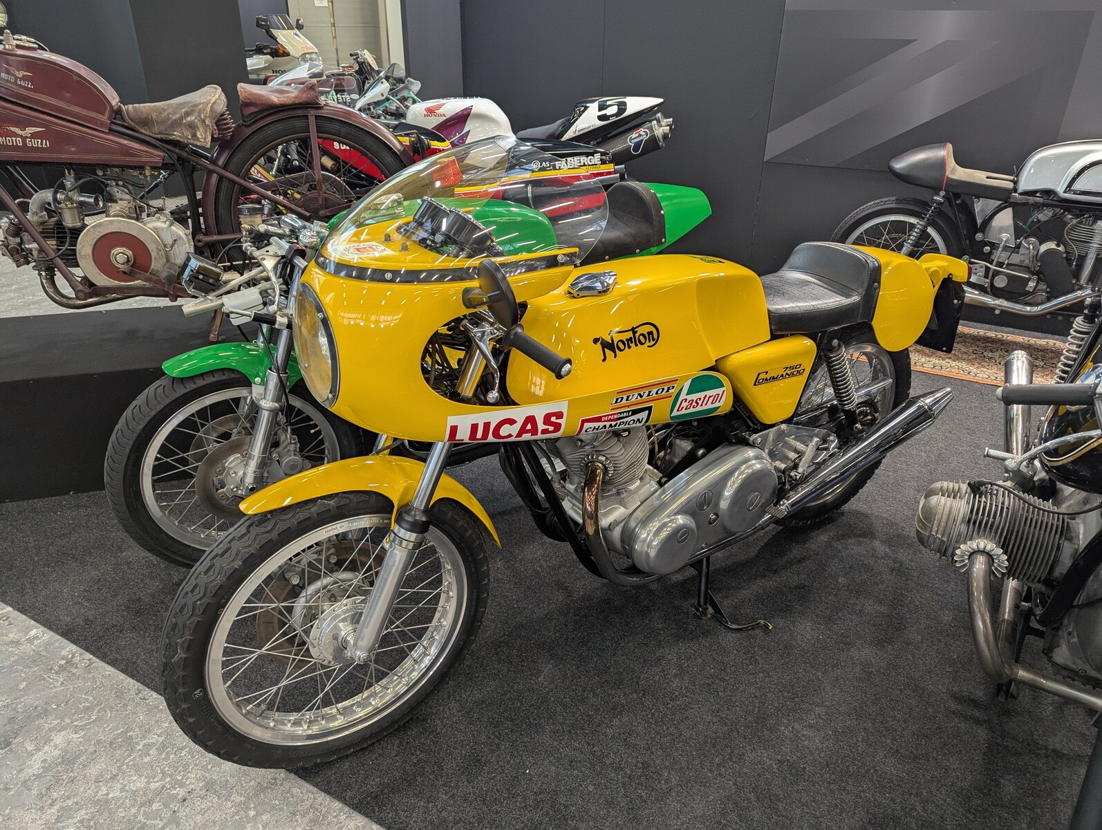 Auto e Moto d'Epoca 2025: le foto live dell'evento