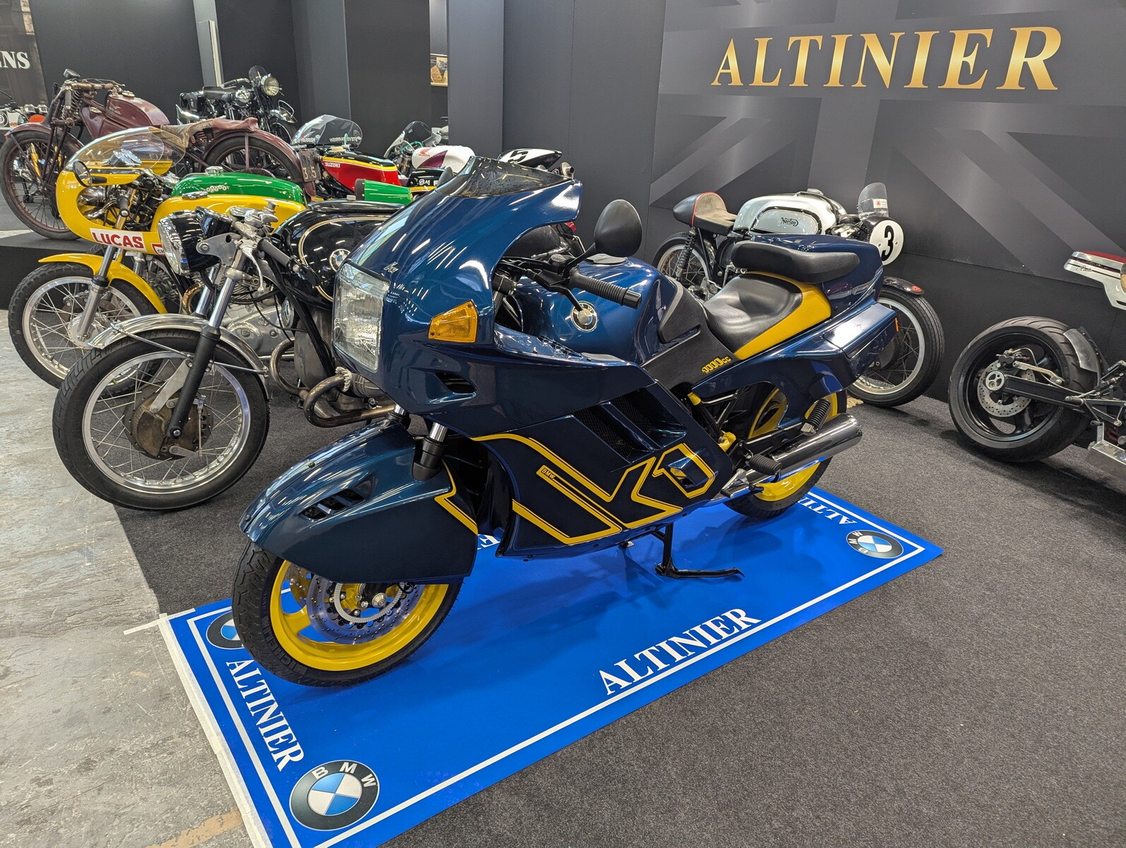 Auto e Moto d'Epoca 2025: le foto live dell'evento