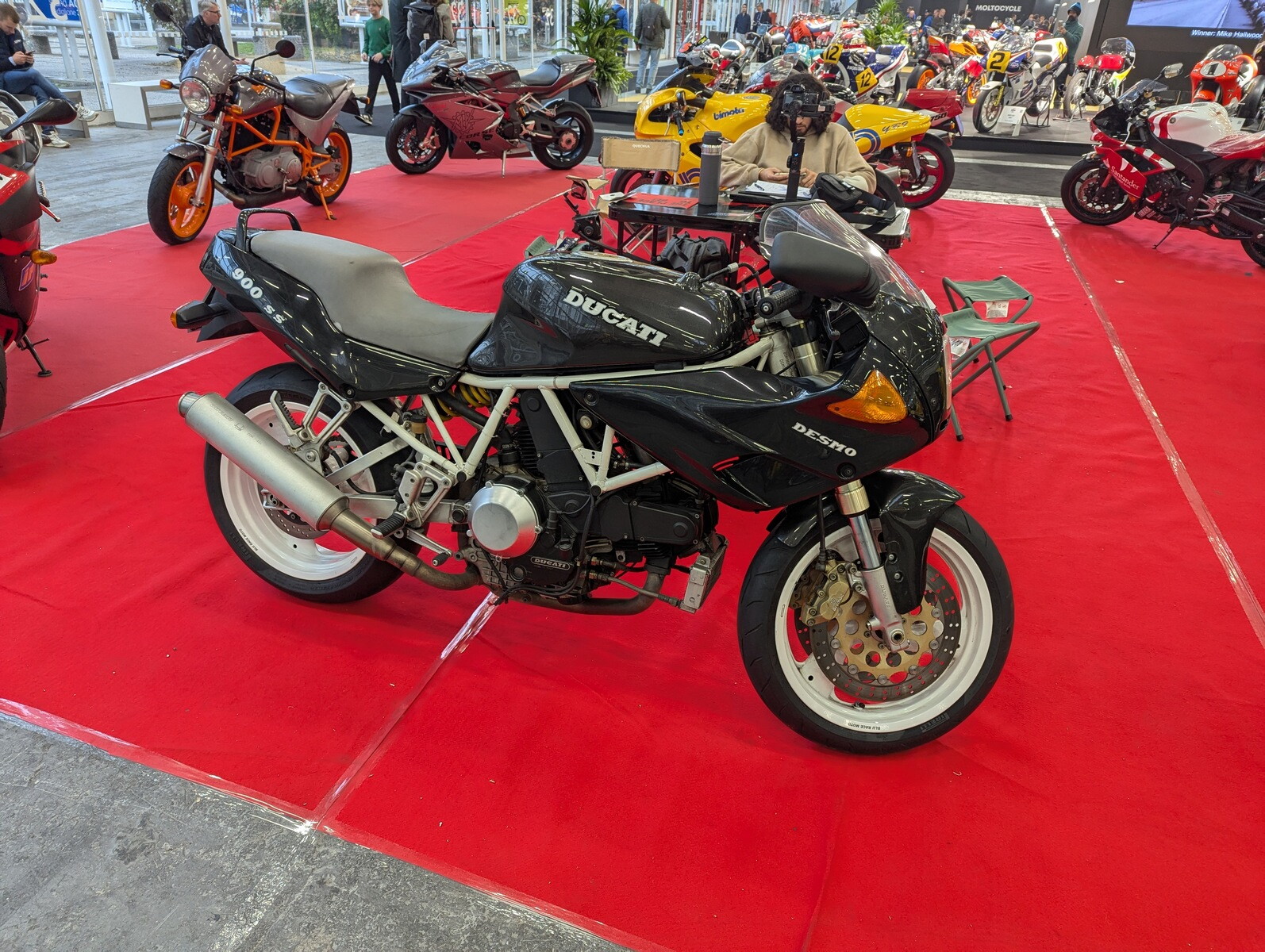Auto e Moto d'Epoca 2025: le foto live dell'evento
