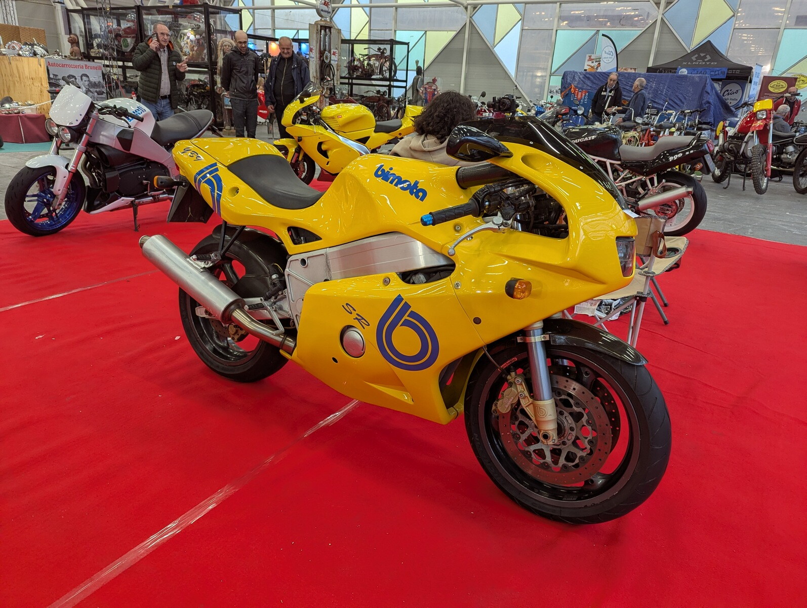 Auto e Moto d'Epoca 2025: le foto live dell'evento