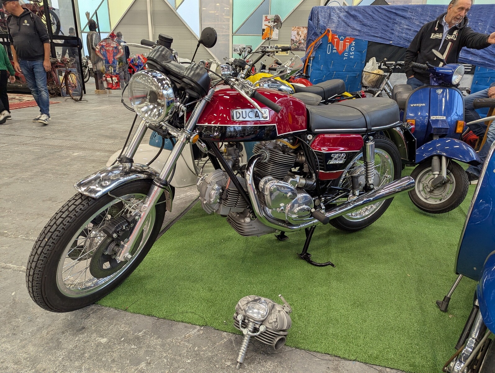 Auto e Moto d'Epoca 2025: le foto live dell'evento