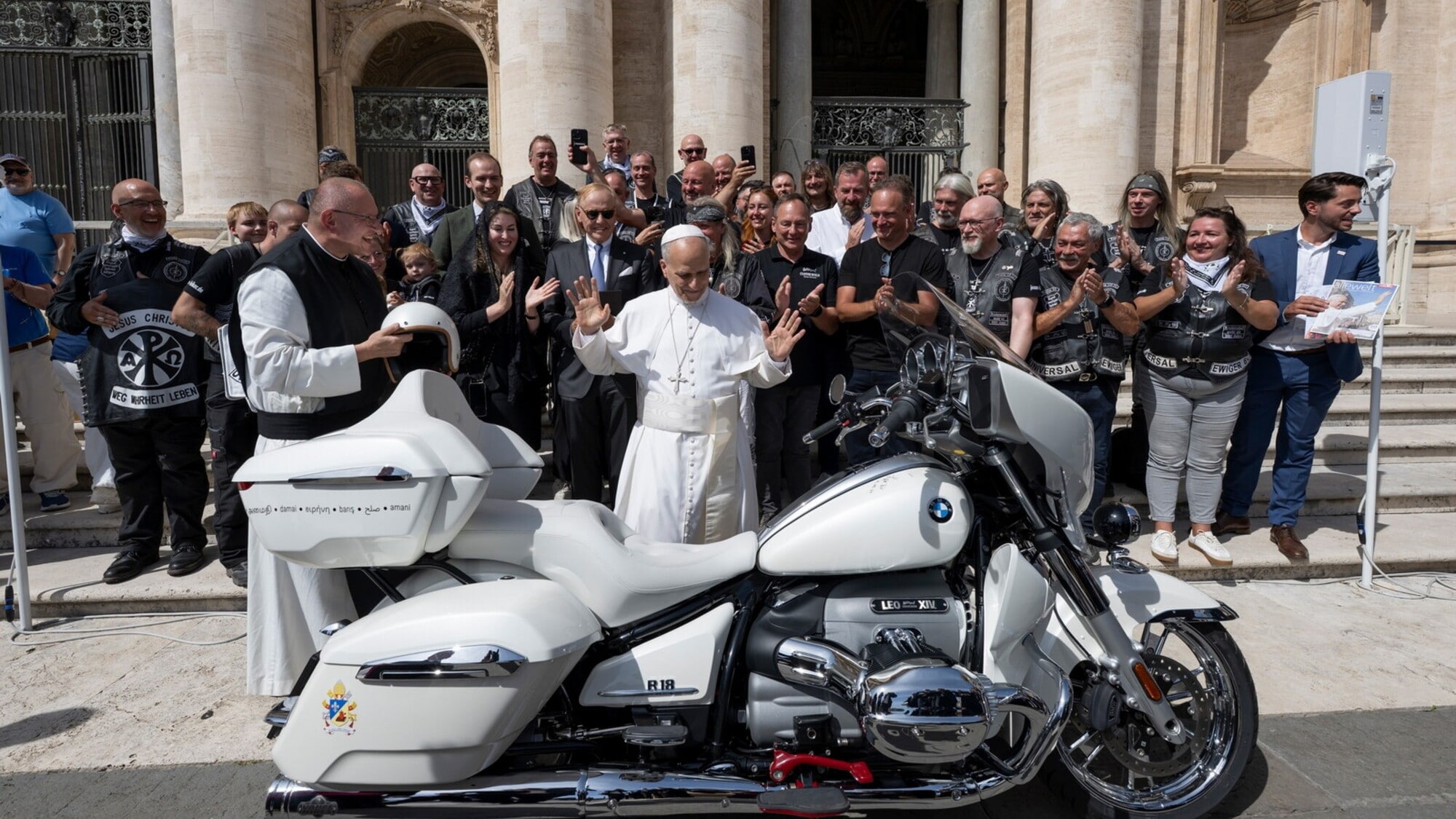 La BMW R18 firmata da Papa Leone XIV è stata venduta all'asta per 130.000 euro