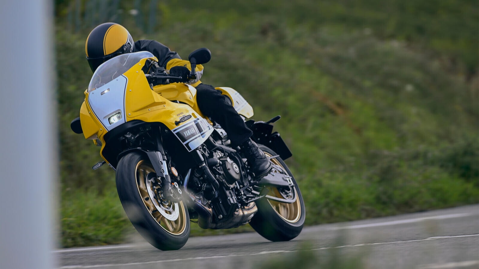Yamaha XSR900 GP 2026: le foto