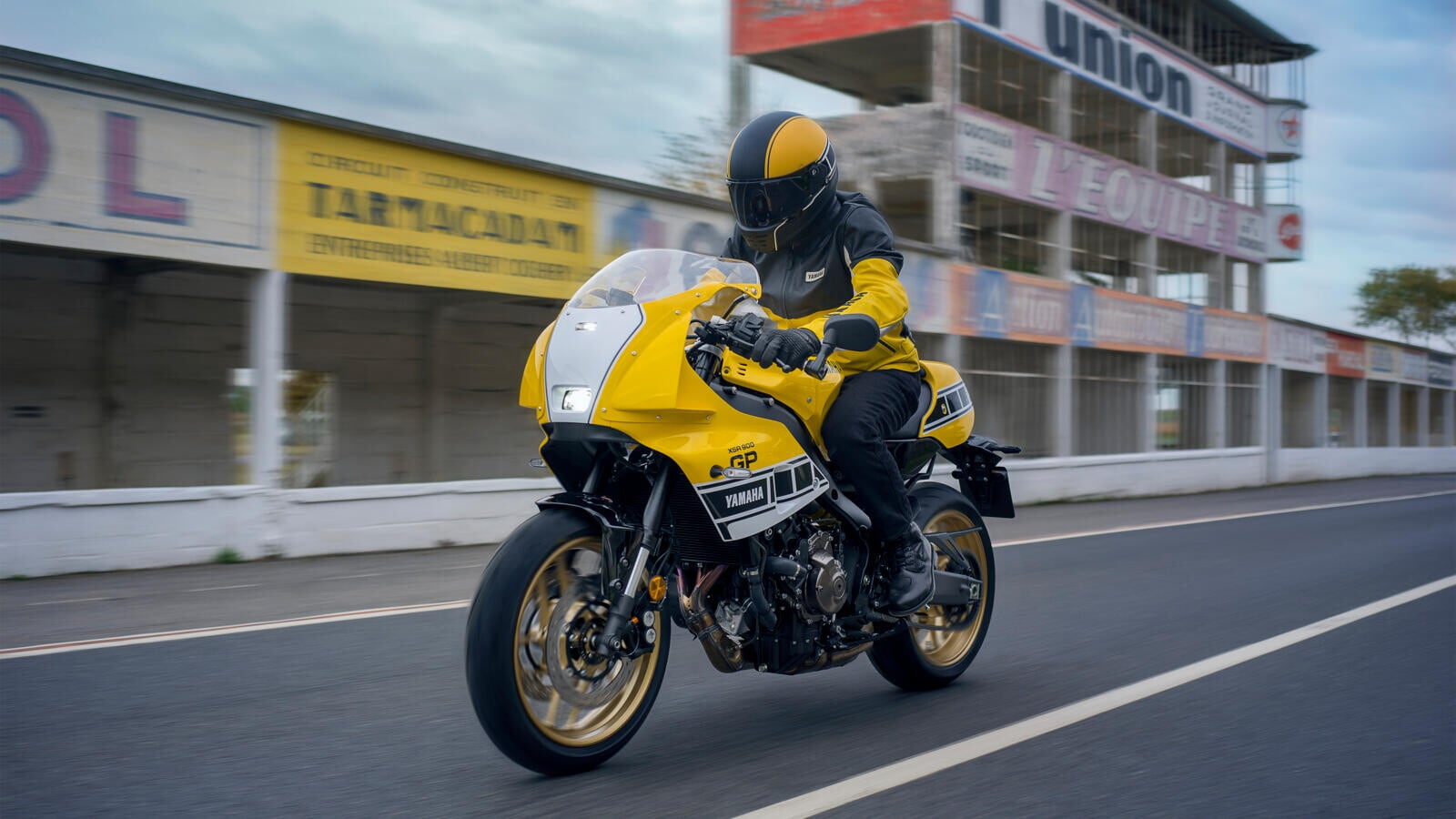 Yamaha XSR900 GP 2026: le foto