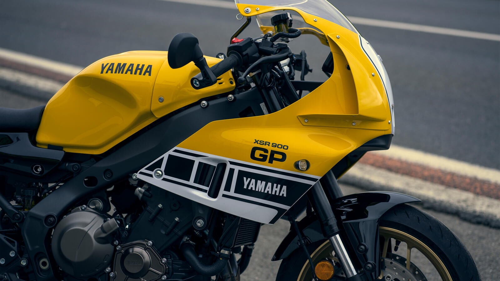 Yamaha XSR900 GP 2026: le foto