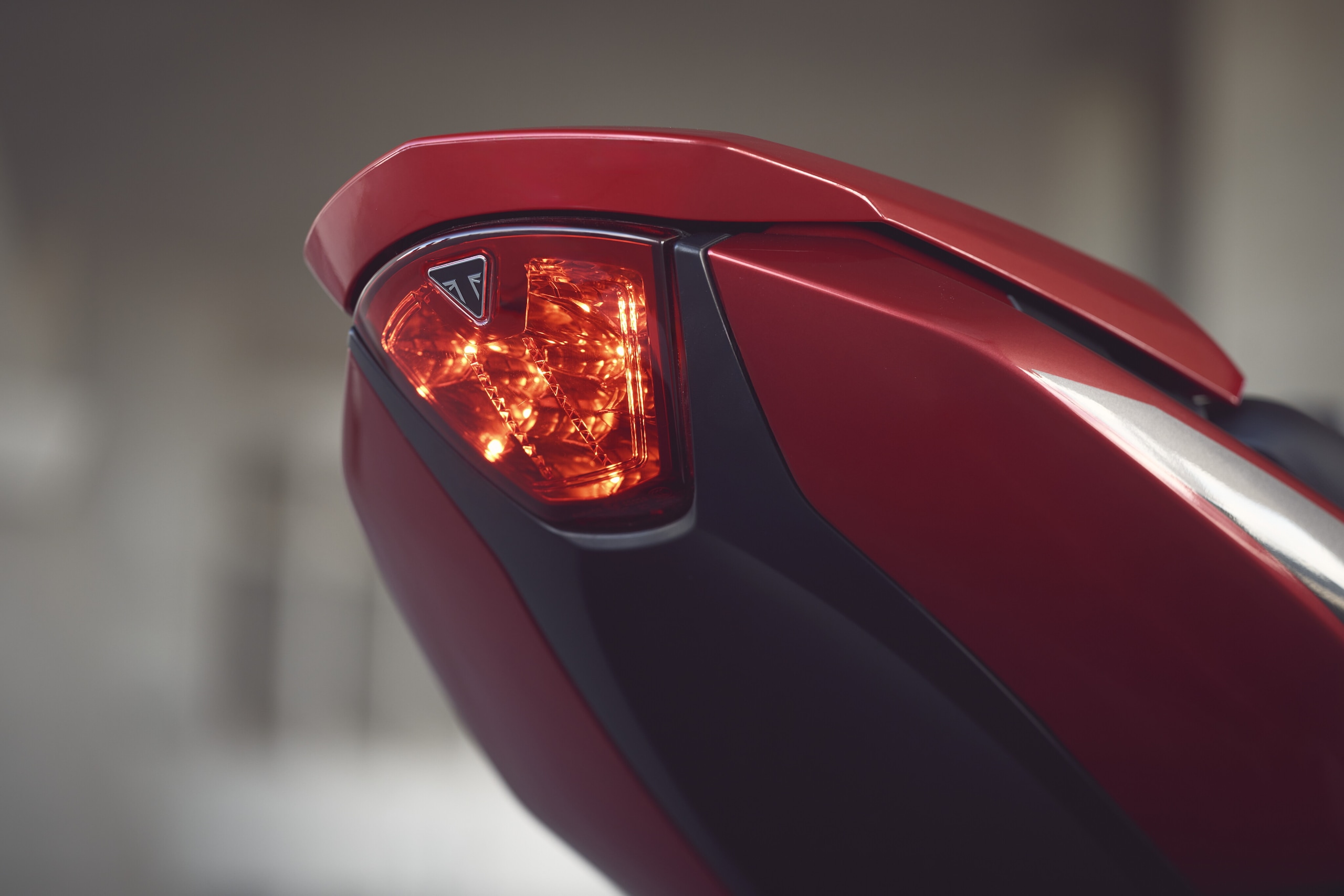 Triumph Trident 800 2026: le foto