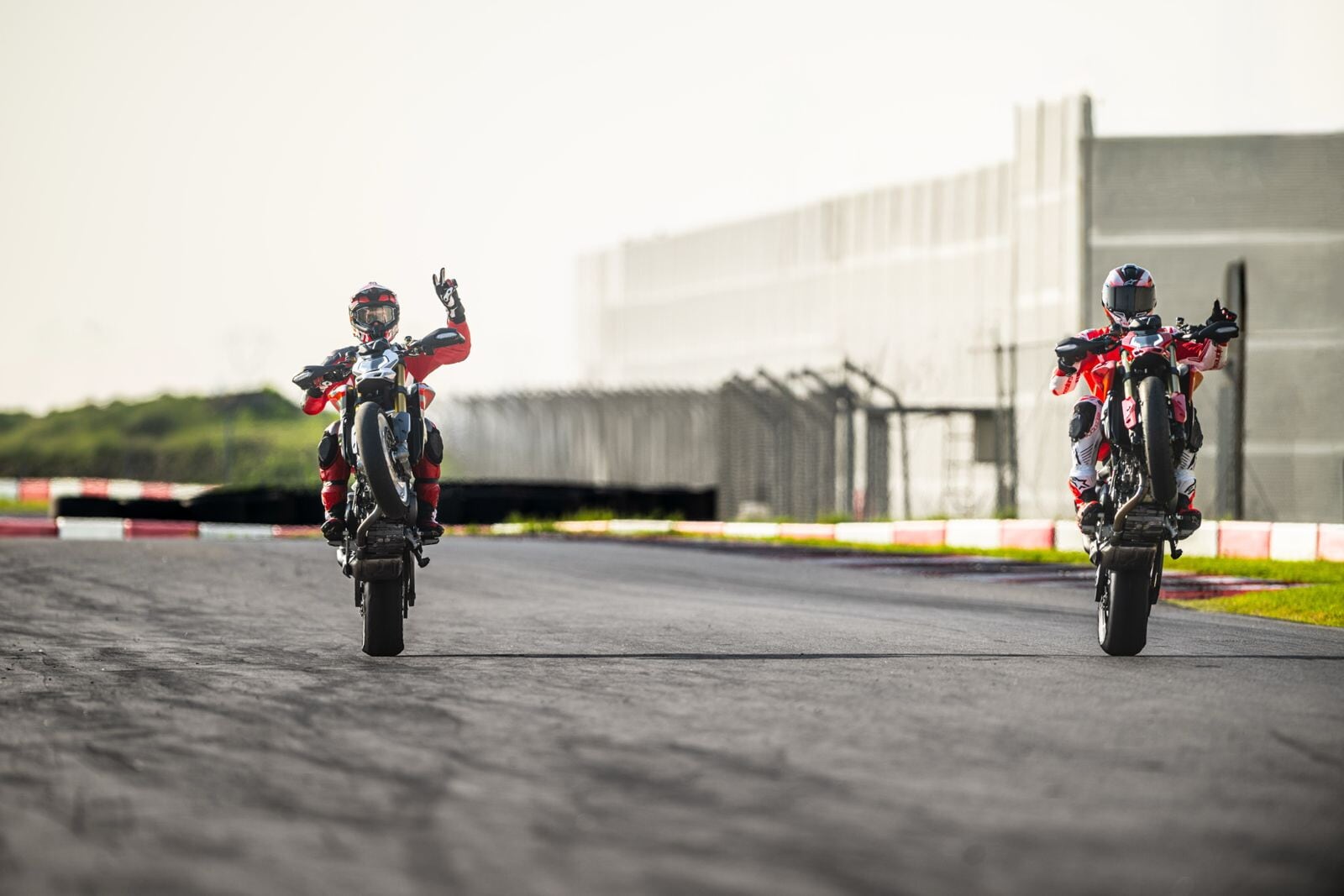 Ducati Hypermotard V2 e SP: le foto della novità presentata ad EICMA 2025