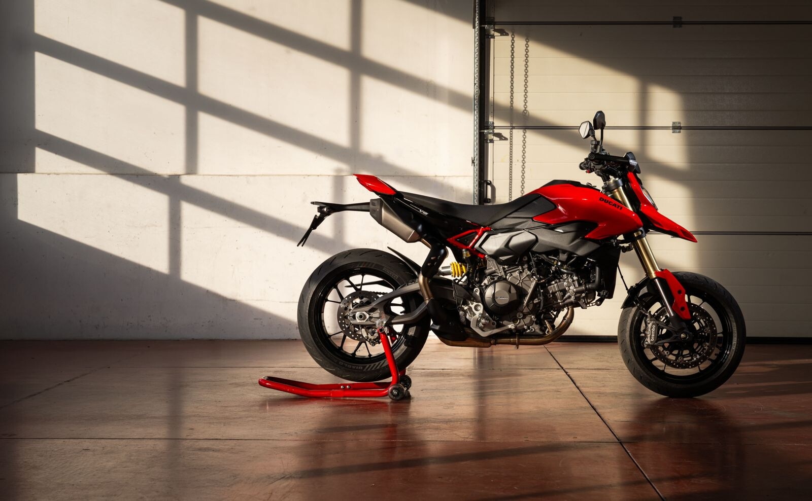 Ducati Hypermotard V2 e SP: le foto della novità presentata ad EICMA 2025