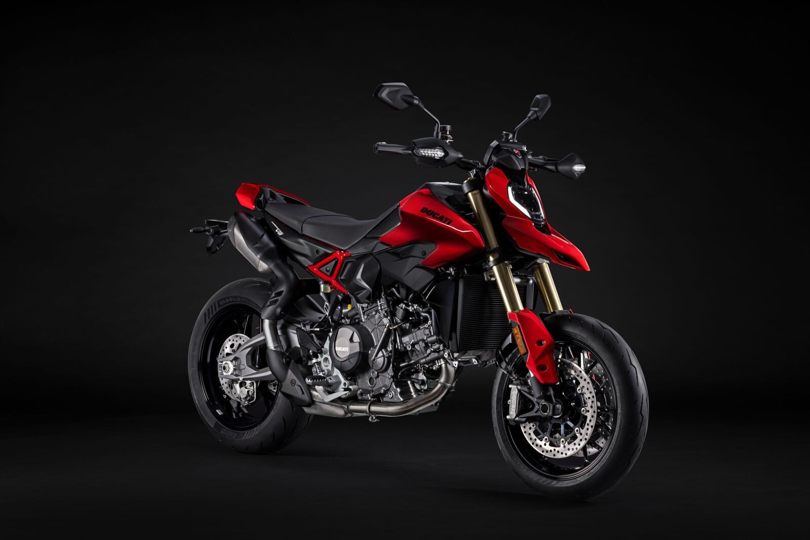 Ducati Hypermotard V2 e SP: le foto della novità presentata ad EICMA 2025