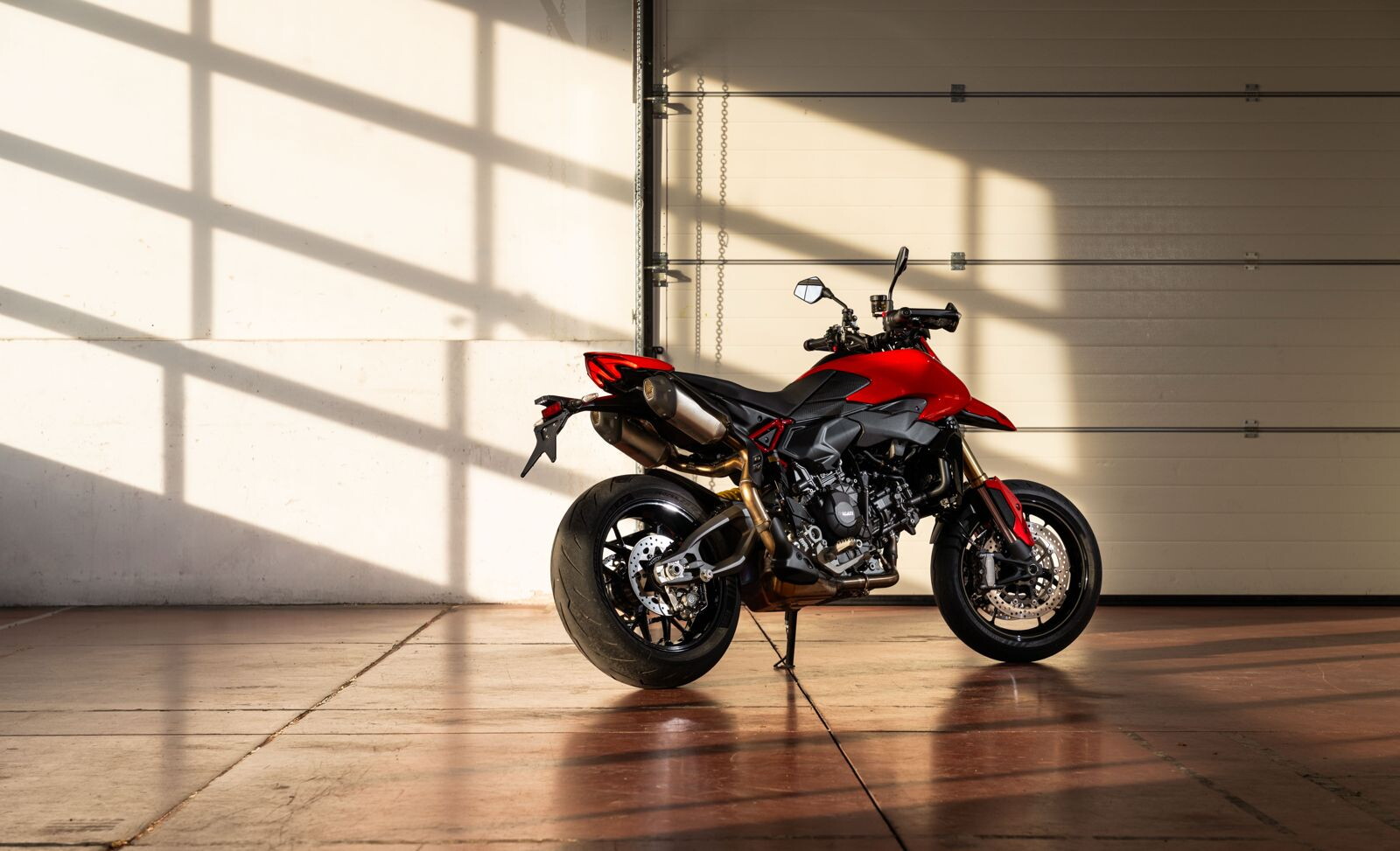 Ducati Hypermotard V2 e SP: le foto della novità presentata ad EICMA 2025