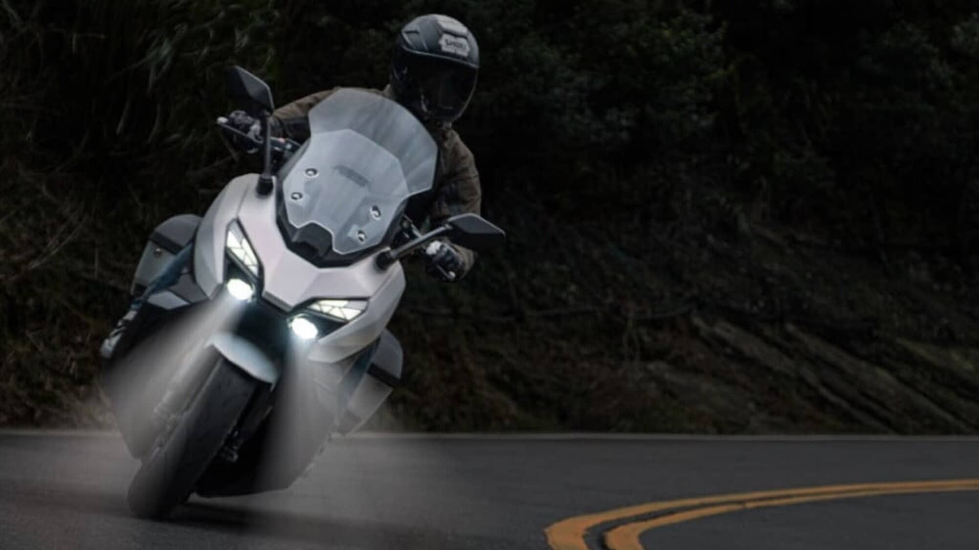 SYM TTLBT, EICMA 2025: arriva il maxiGT con valigie integrate