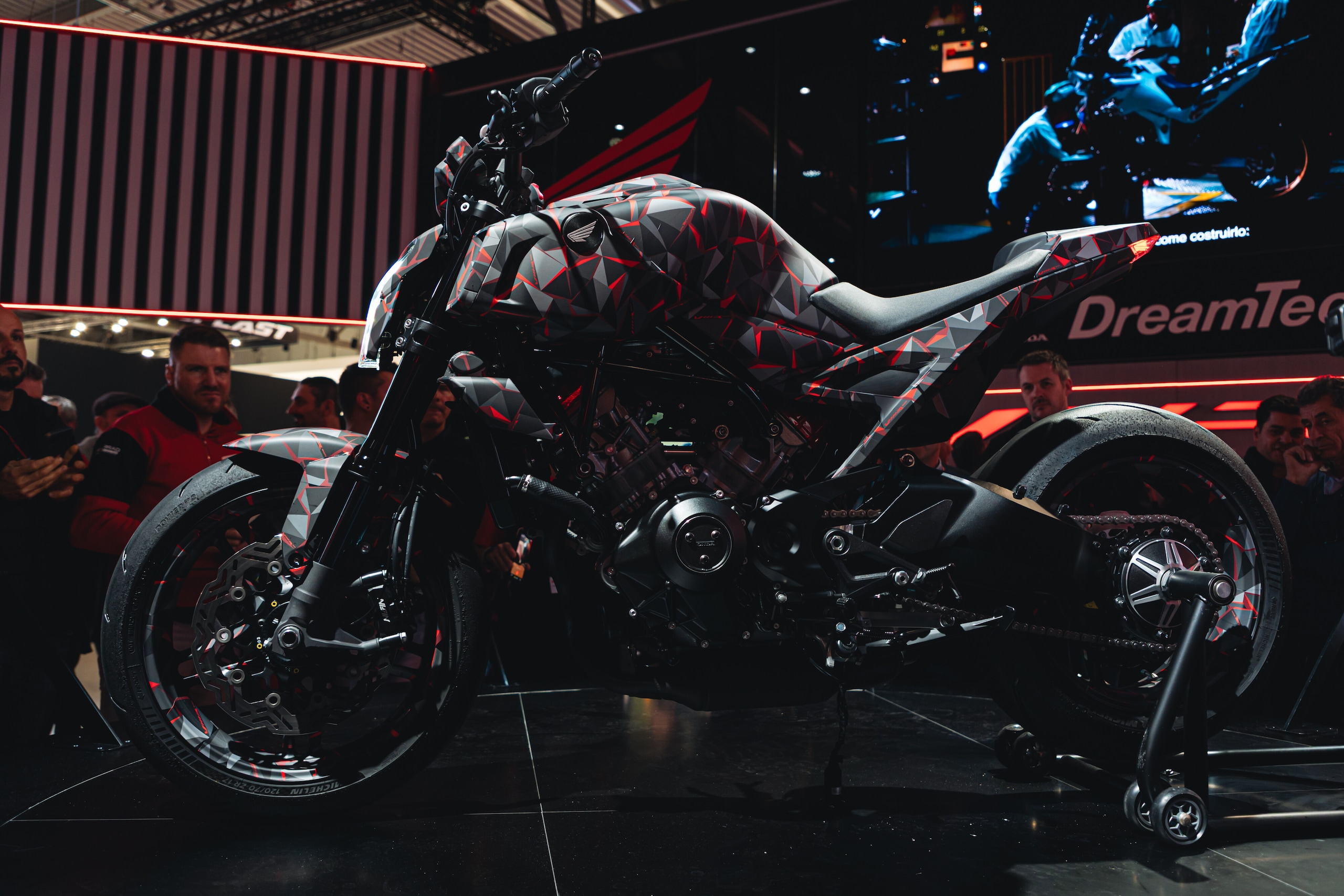 Honda V3R 900: le foto direttamente da EICMA 2025