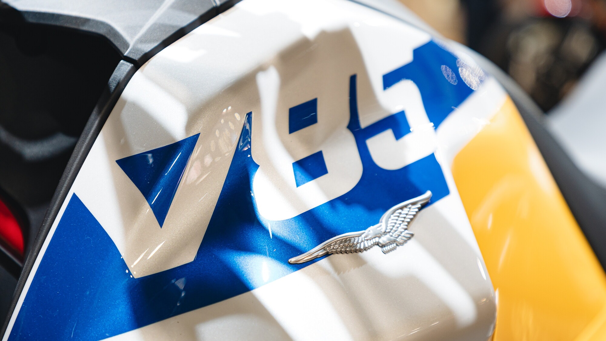 EICMA 2025, Moto Guzzi: novità di colore e grafiche per V7, V85 TT e Stelvio 2026