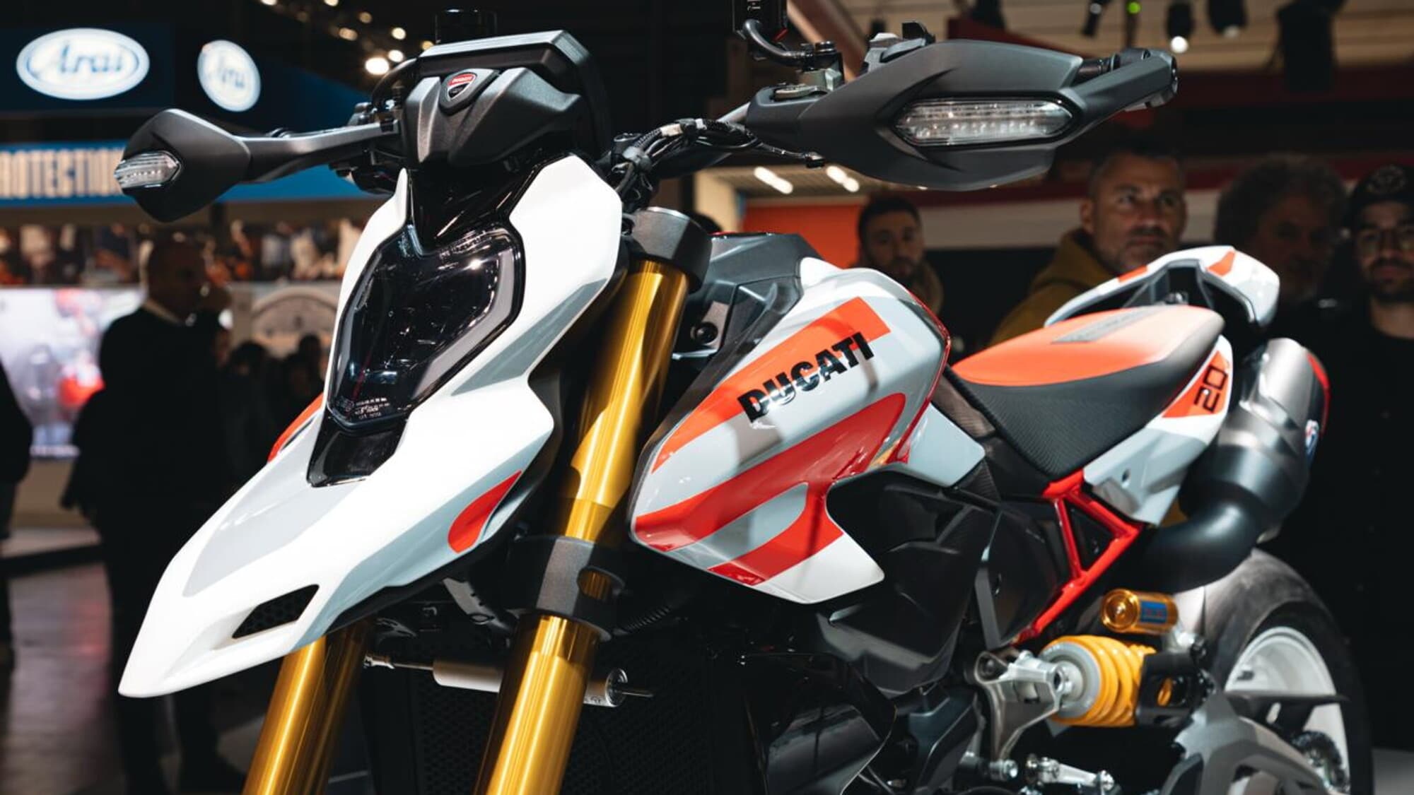 EICMA 2025, Ducati Hypermotard V2 e SP: arma da pieghe