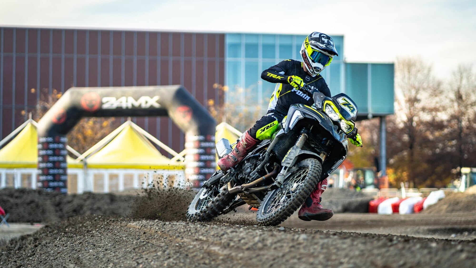 Francesco Muratori porta la Benelli TRK 702 X al successo ad EICMA