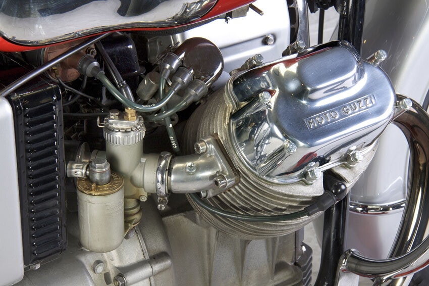 Moto Guzzi V7 700 del 1967: foto