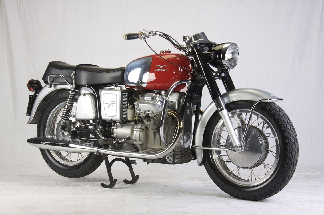 Moto Guzzi V7 700 del 1967: foto