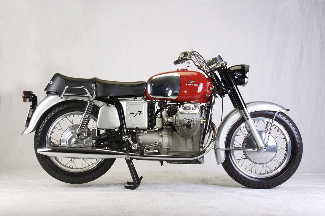 Moto Guzzi V7 700 del 1967: foto