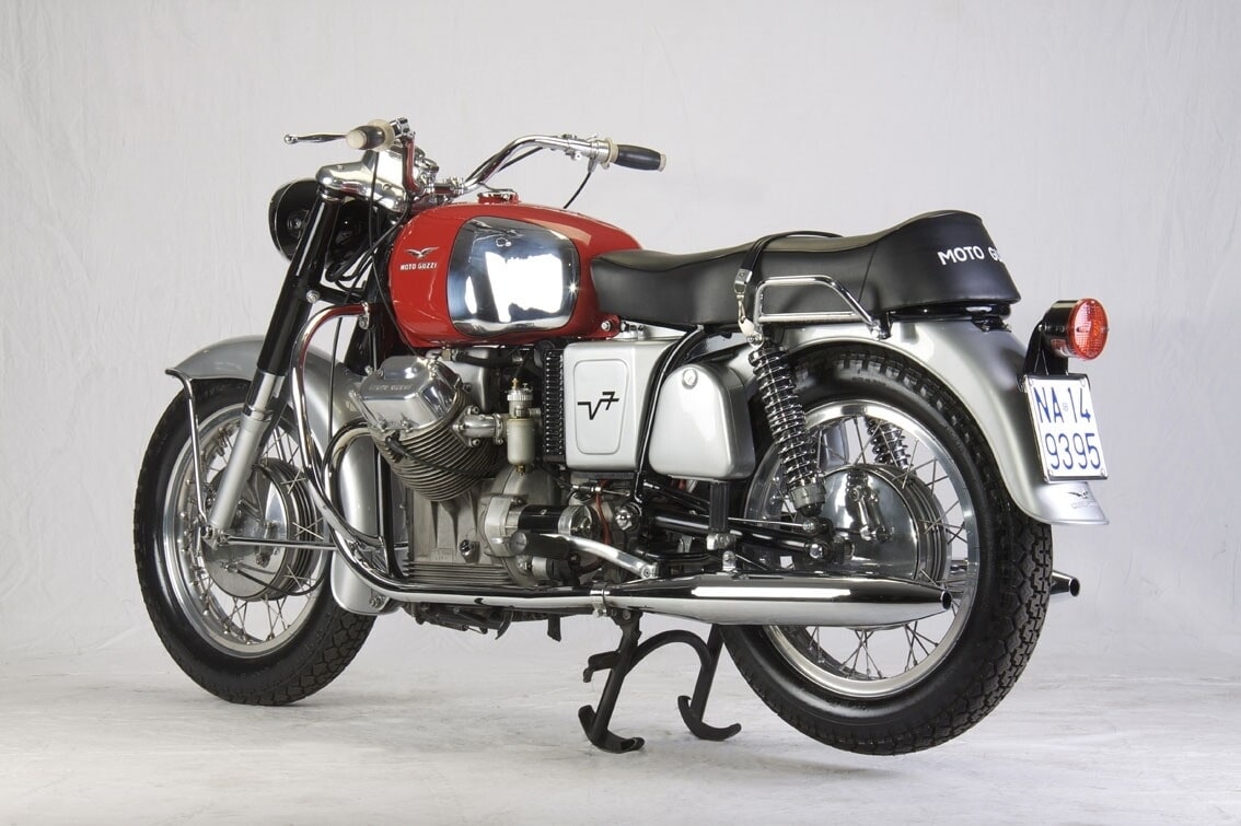 Moto Guzzi V7 700 del 1967: foto