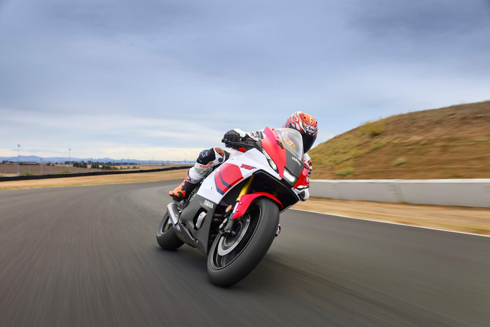 Yamaha R7: le foto della versione 2026