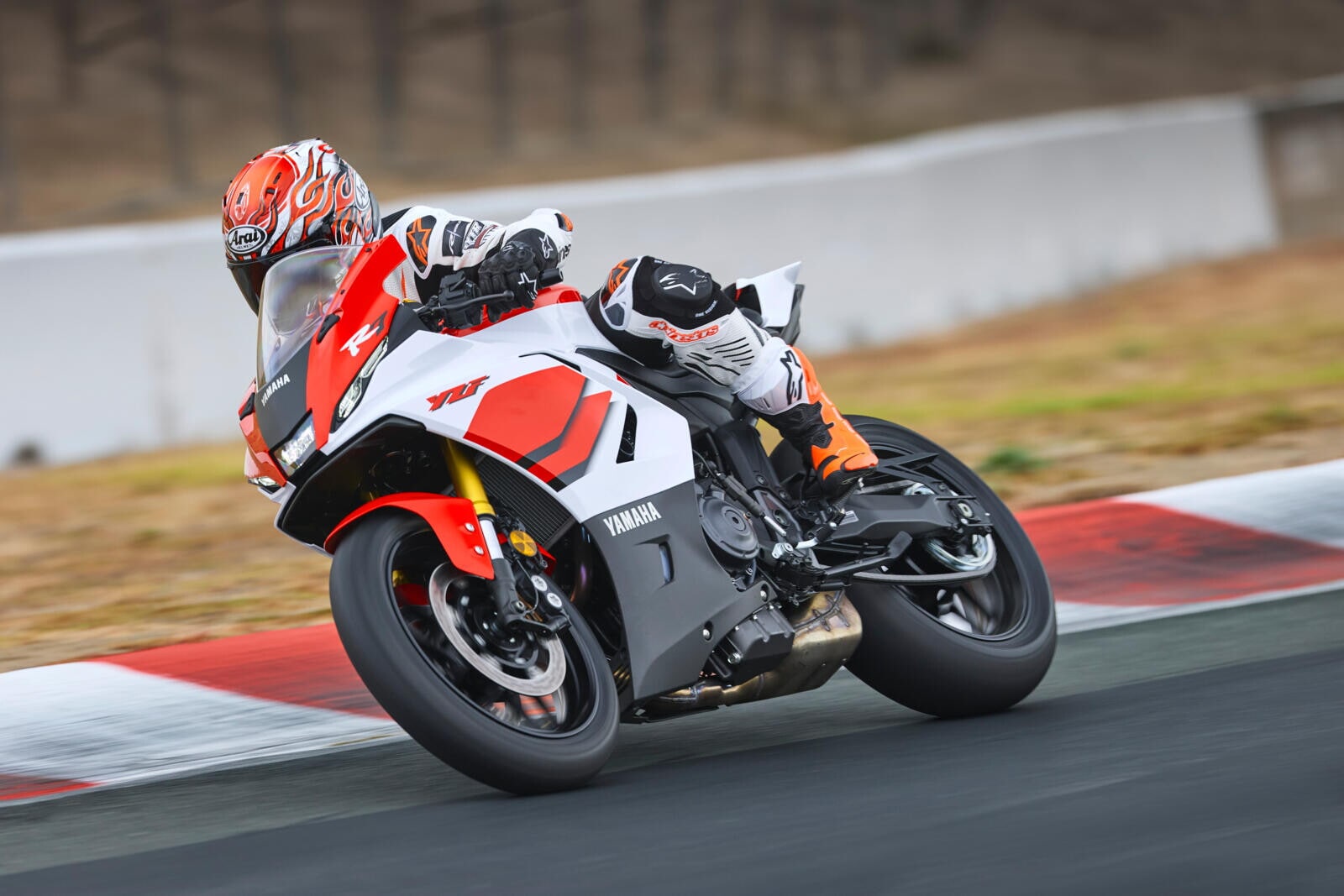 Yamaha R7: le foto della versione 2026