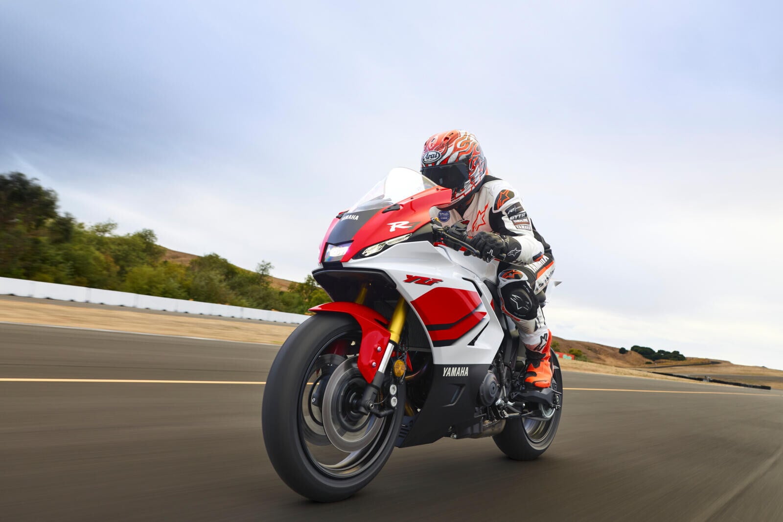 Yamaha R7: le foto della versione 2026