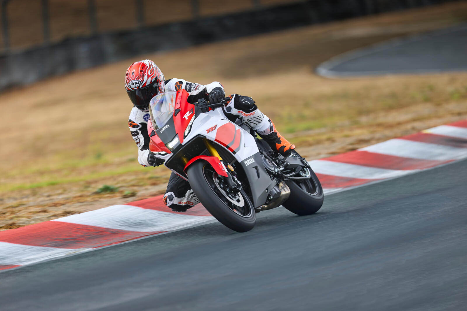 Yamaha R7: le foto della versione 2026