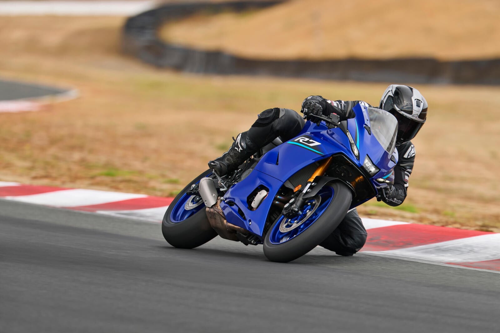 Yamaha R7: le foto della versione 2026