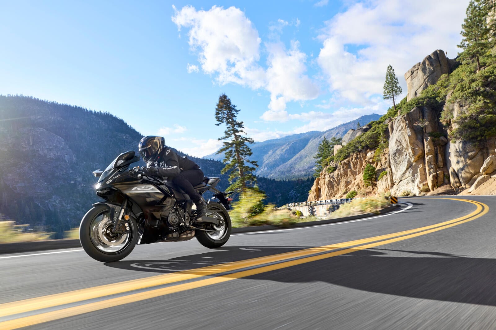 Yamaha R7: le foto della versione 2026