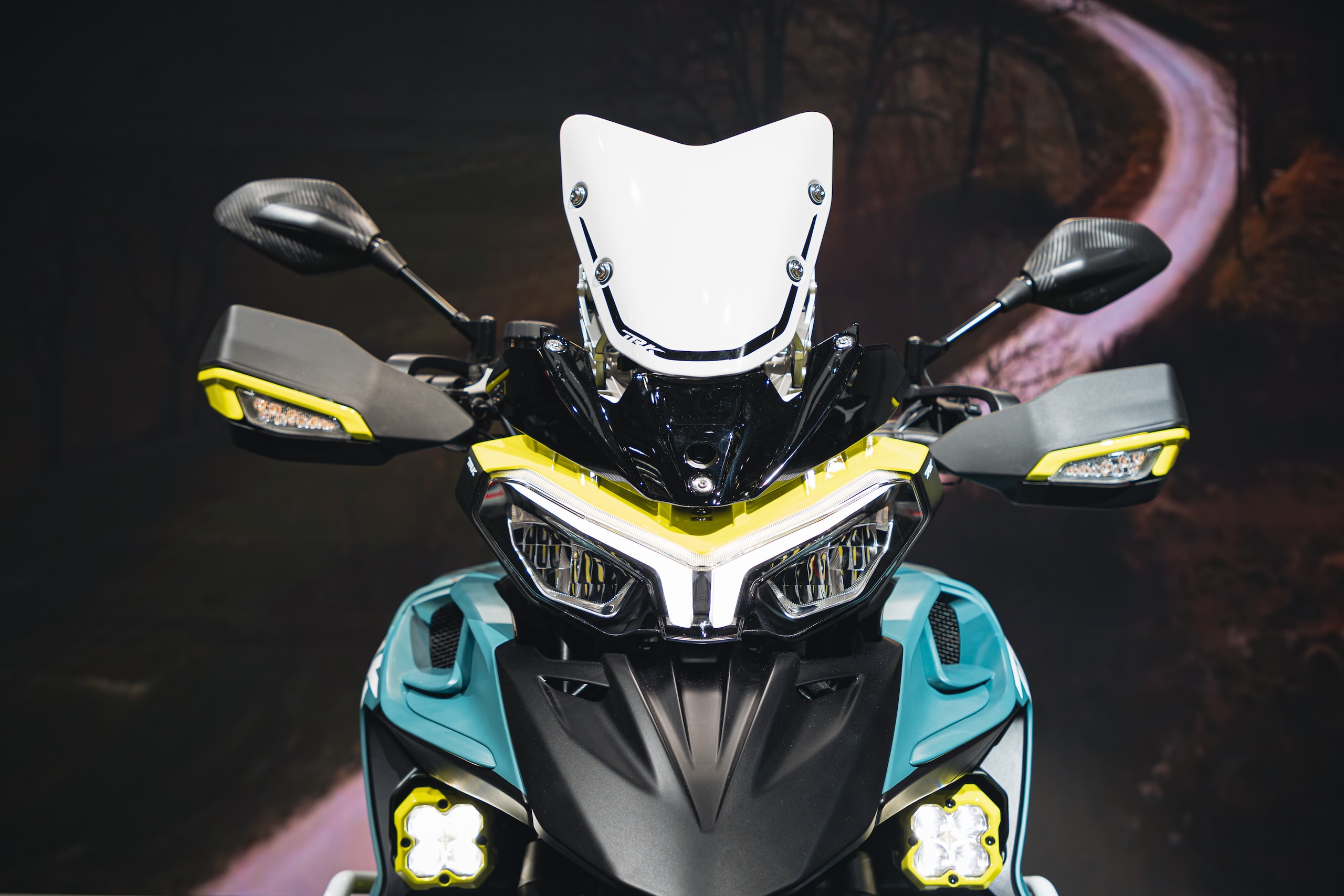 Benelli TRK 902 Xplorer: le foto