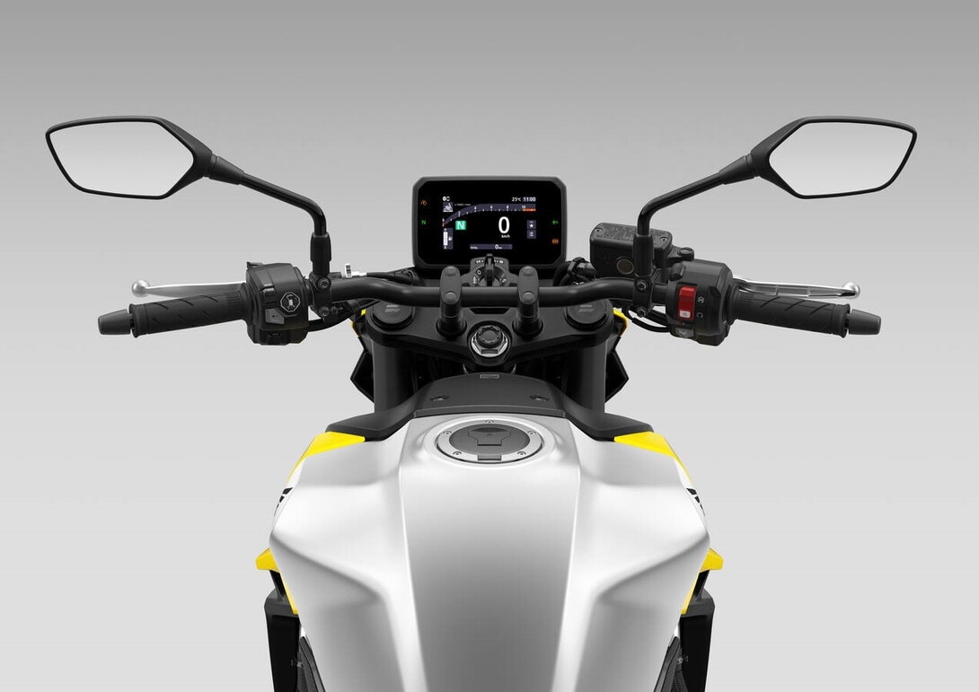 Honda CB750 Hornet: le immagini della versione 2026