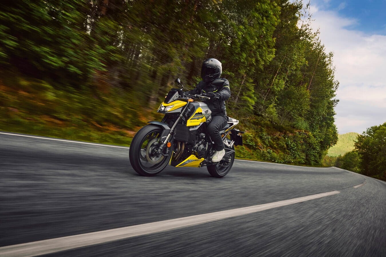 Honda CB750 Hornet: le immagini della versione 2026