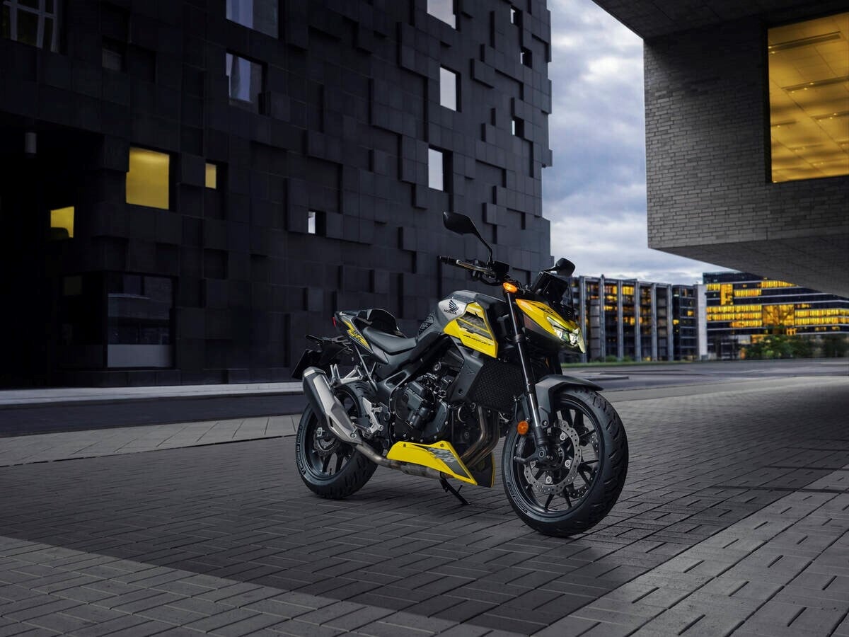 Honda CB750 Hornet: le immagini della versione 2026