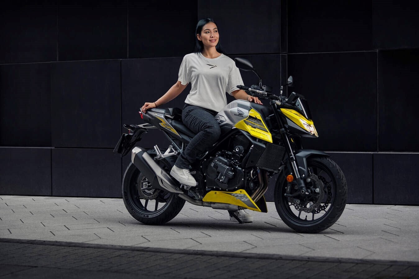 Honda CB750 Hornet: le immagini della versione 2026