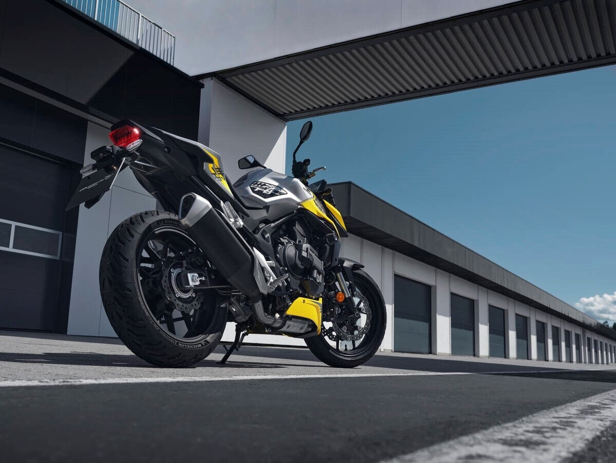 Honda CB750 Hornet: le immagini della versione 2026