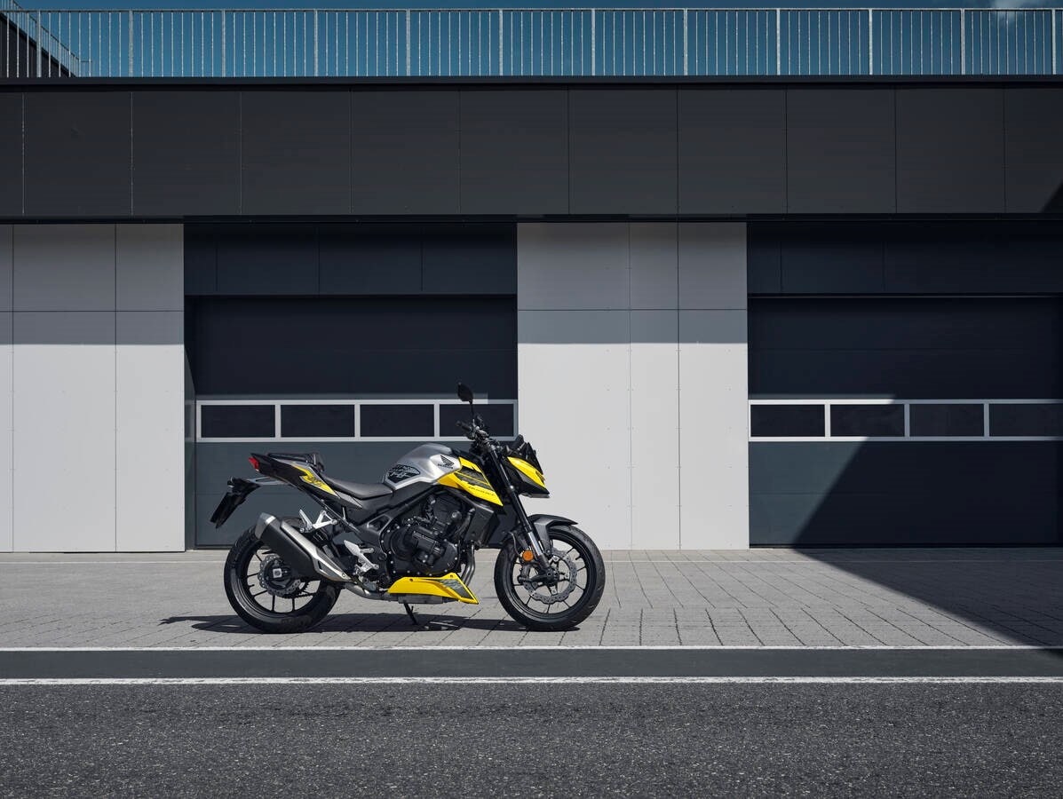 Honda CB750 Hornet: le immagini della versione 2026