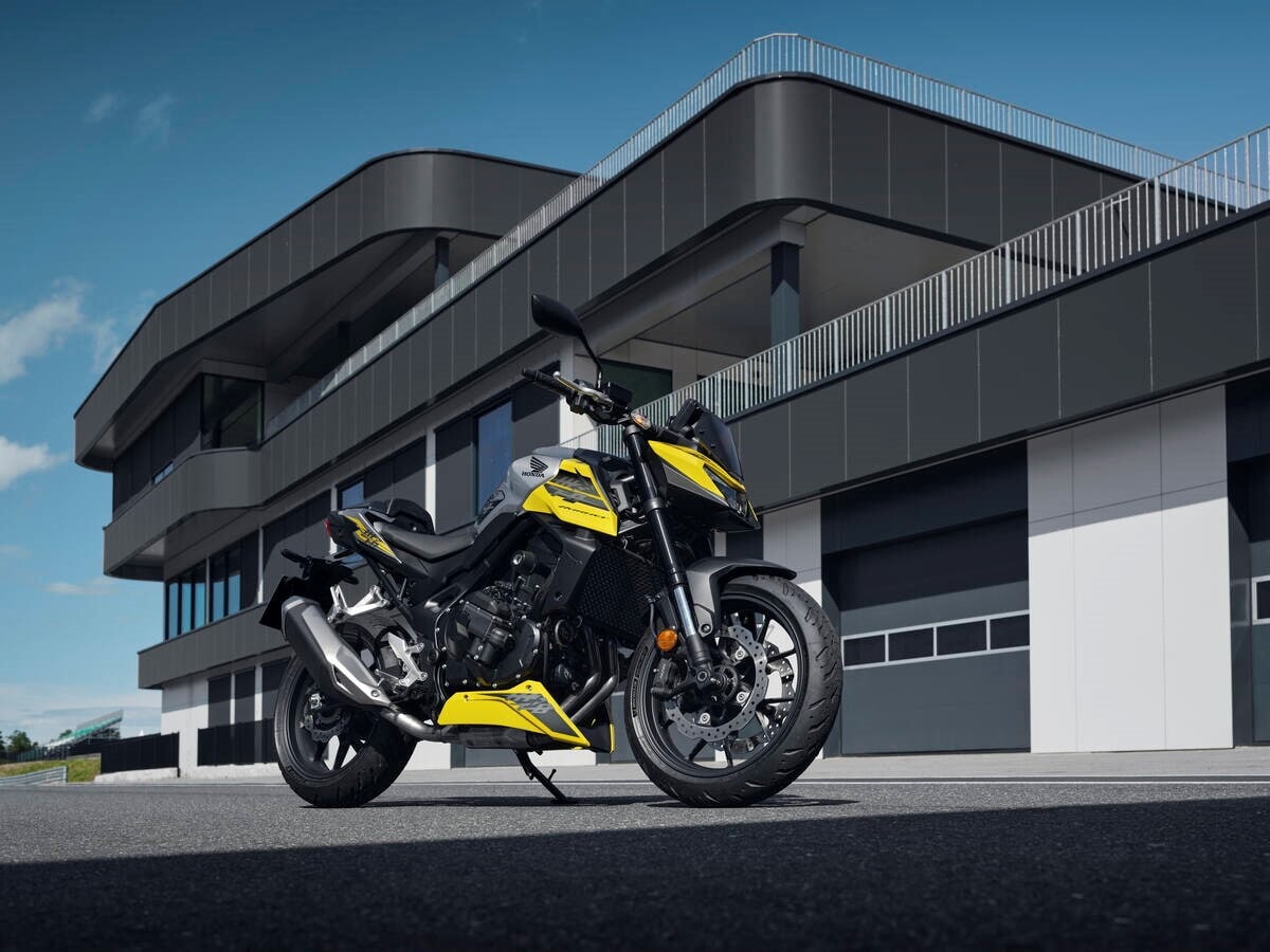 Honda CB750 Hornet: le immagini della versione 2026