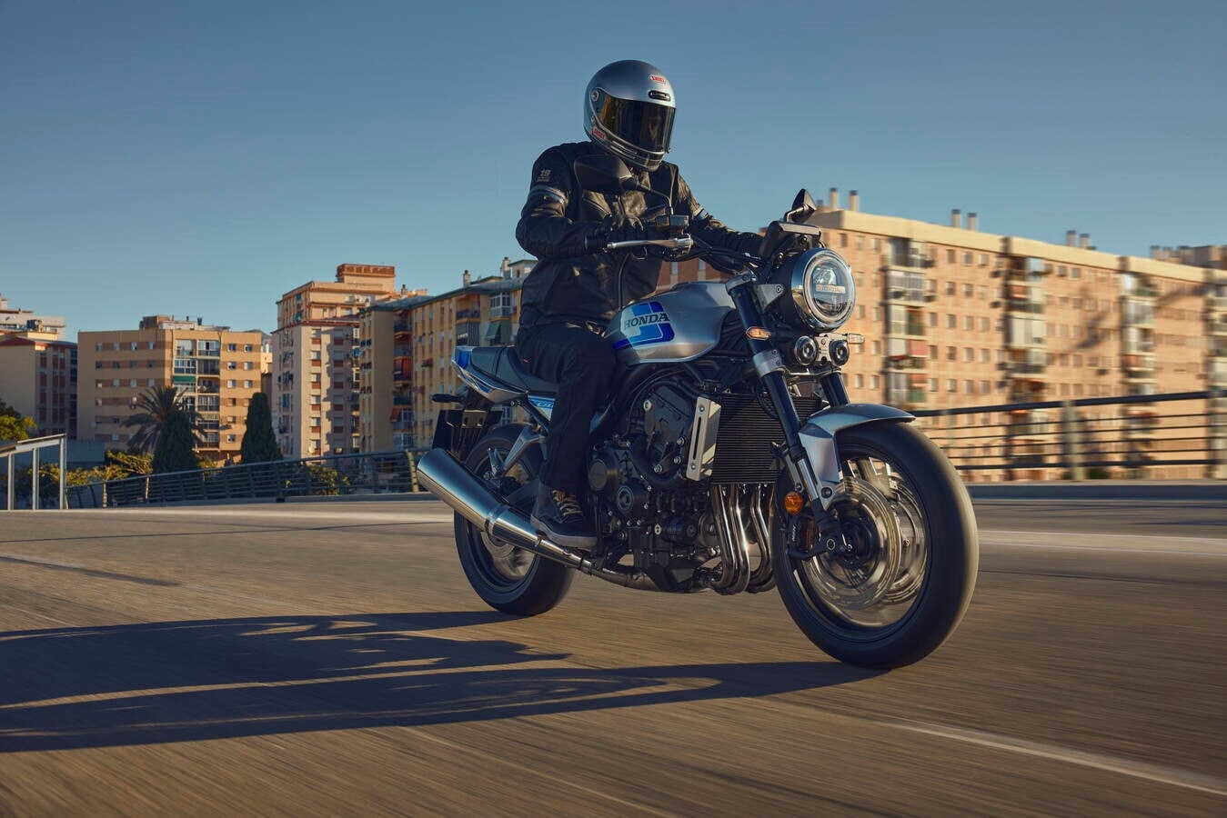 Honda CB1000F: le foto della roadster anni ’80 in versione 2026
