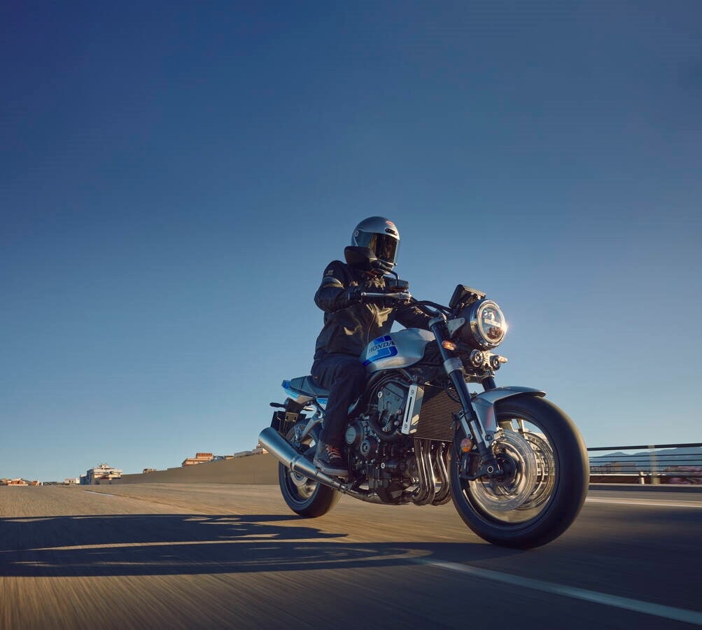 Honda CB1000F: le foto della roadster anni ’80 in versione 2026