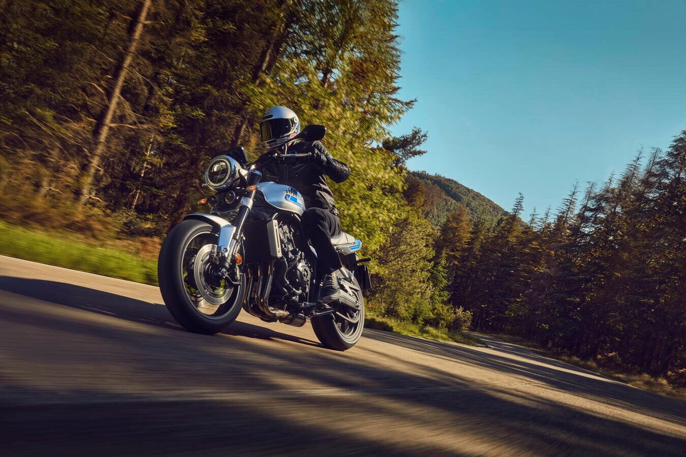 Honda CB1000F: le foto della roadster anni ’80 in versione 2026